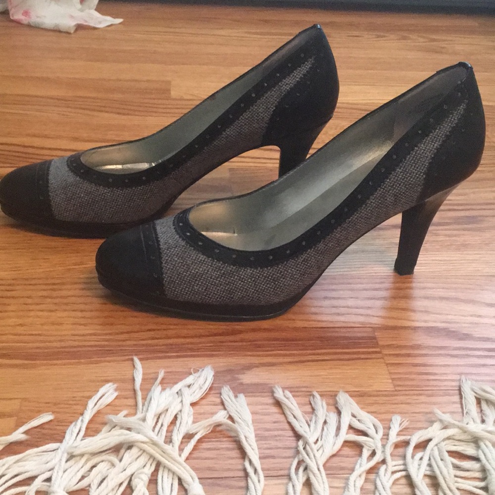 Anne Klein oxford style heel